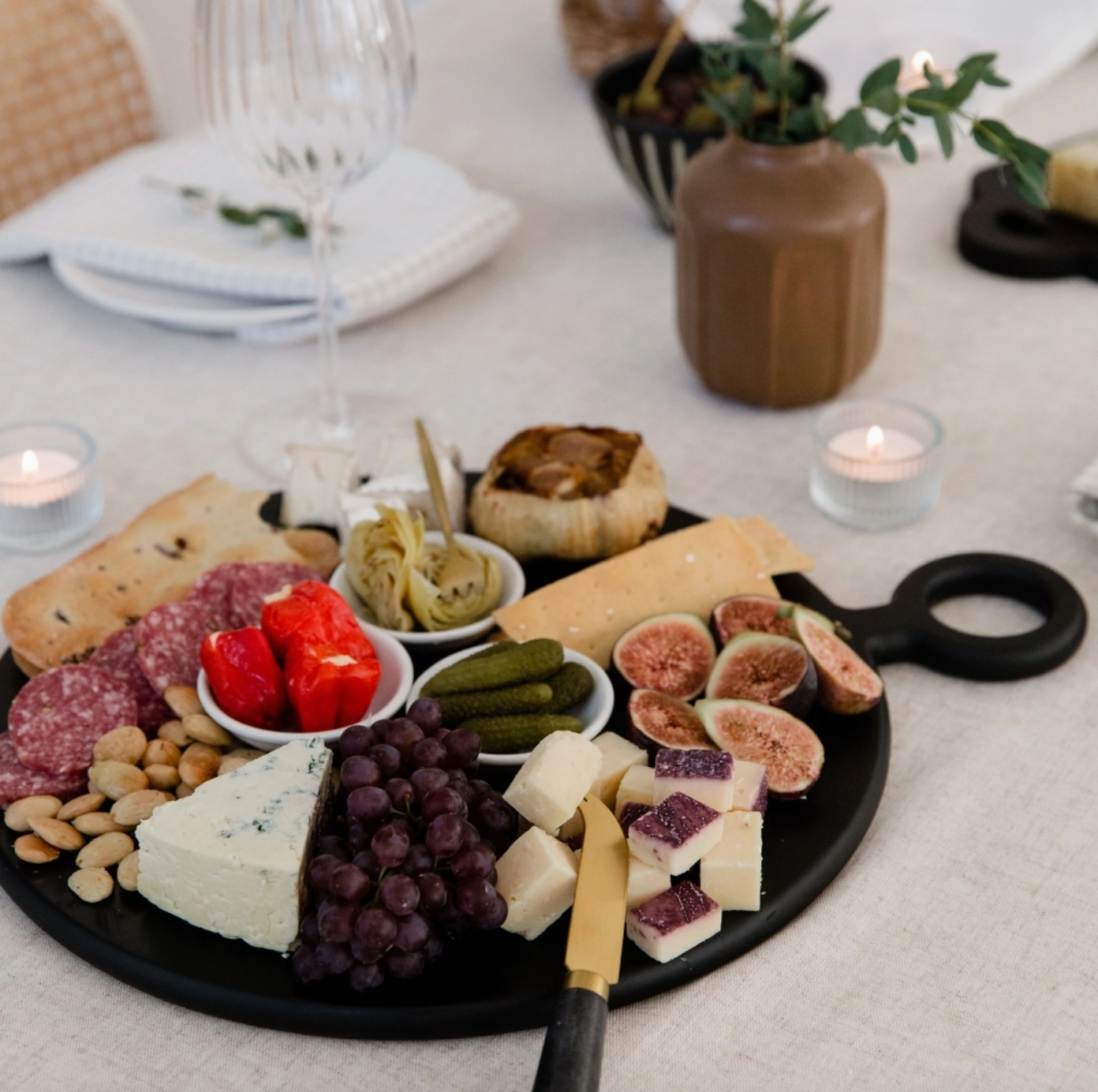 Round Cheese Board with Handle