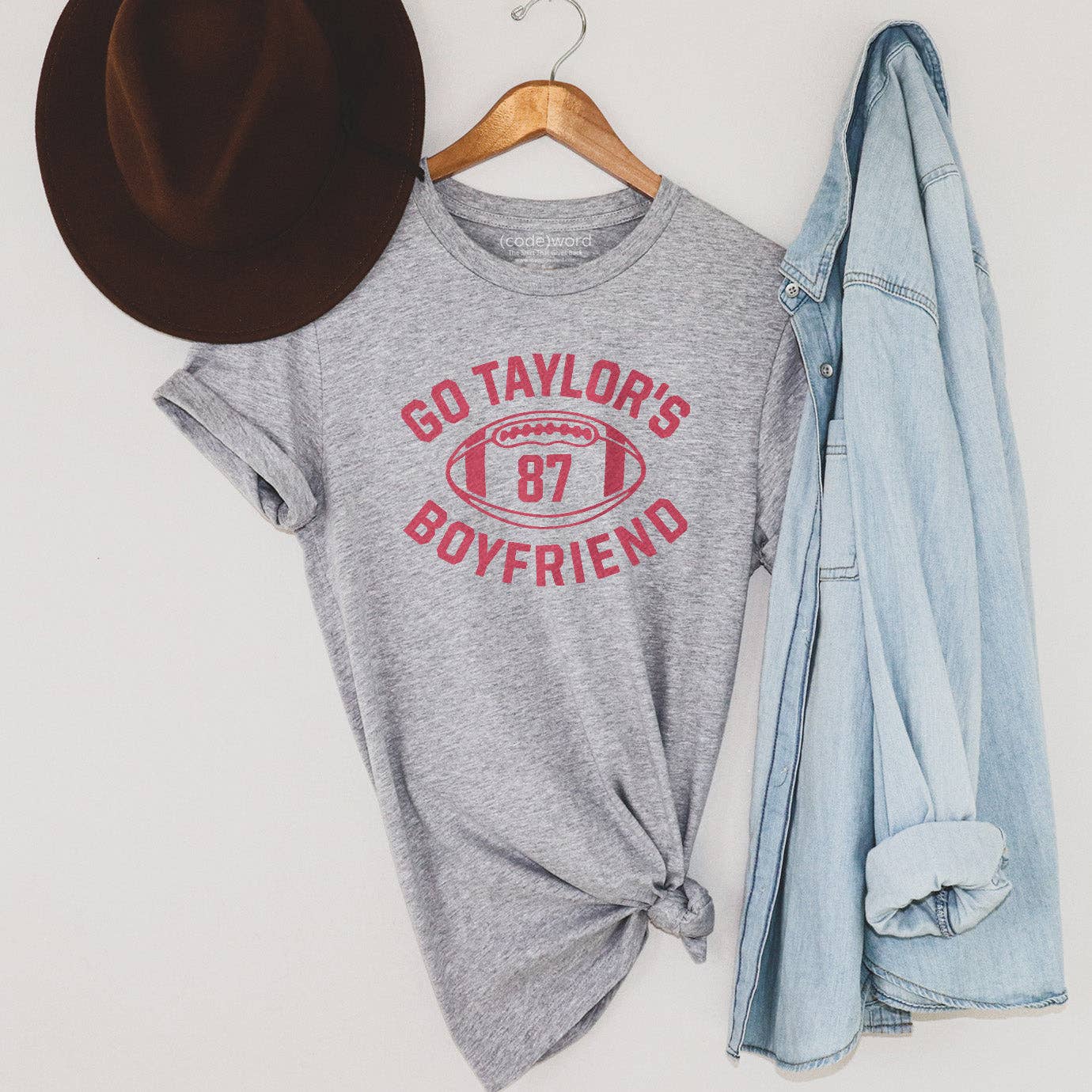 Go Taylor's Boyfriend - T-Shirt: Gold / Red Print / SM