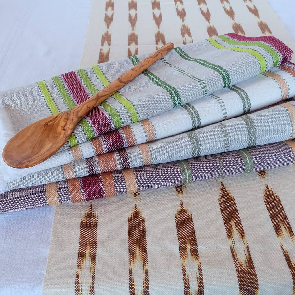Serpentina White w/Nutmeg Table Runner