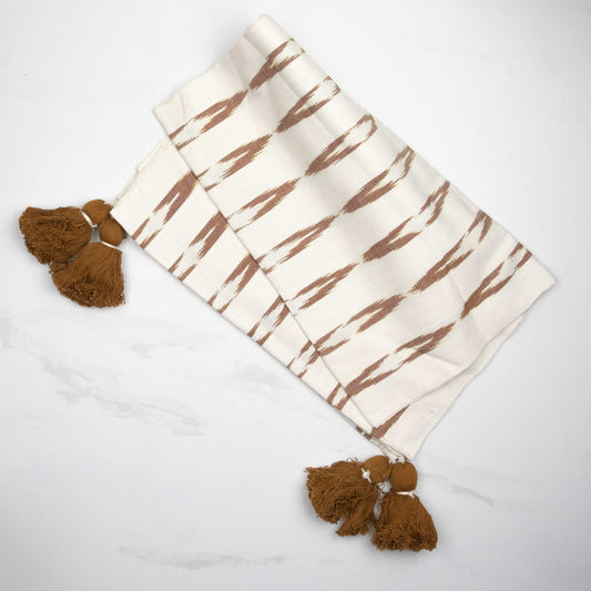 Serpentina White w/Nutmeg Table Runner