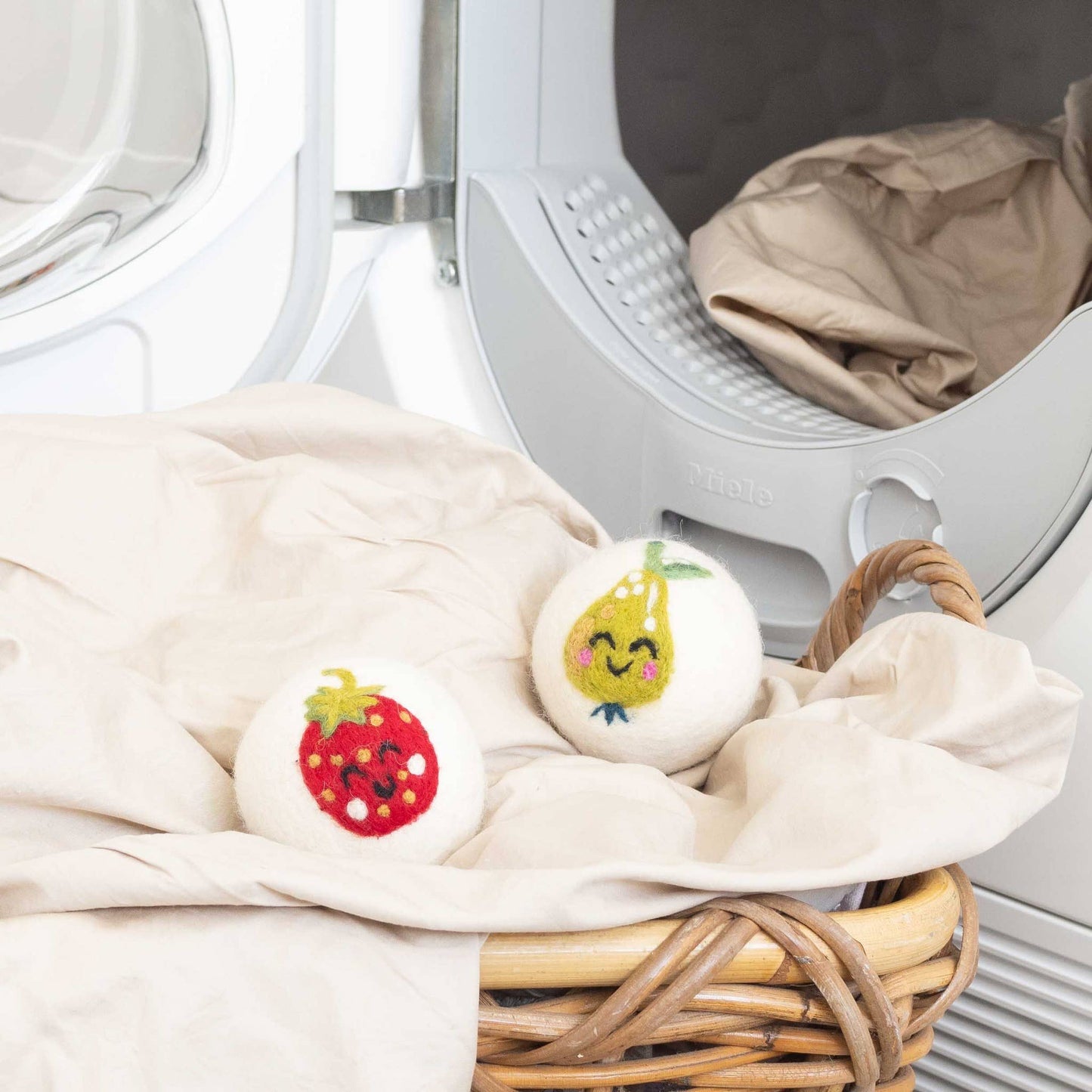 Fruits: Eco Wool Dryer Balls Fair Trade: Bananas